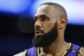 詹姆斯连续二十场比赛得分超过败北，拜仁不断突破！-九游官方下载地址